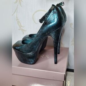 Bakers Heels Kami Size 7M Teal Green